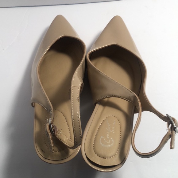 Woman’s comfort fall nude closed toe comfort heels - Picture 6 of 11